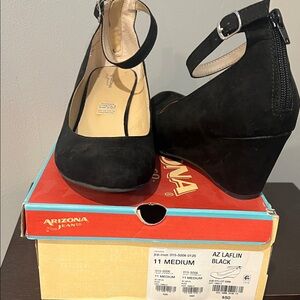 Arizona Jean Company Black Wedge Heels